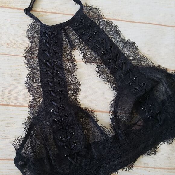 Victoria's Secret Eyelash Lace Mesh Keyhole Front Halter Bralette Black Medium - Picture 5 of 11